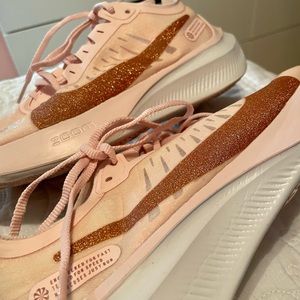 Nike Zoom Gravity Sneakers